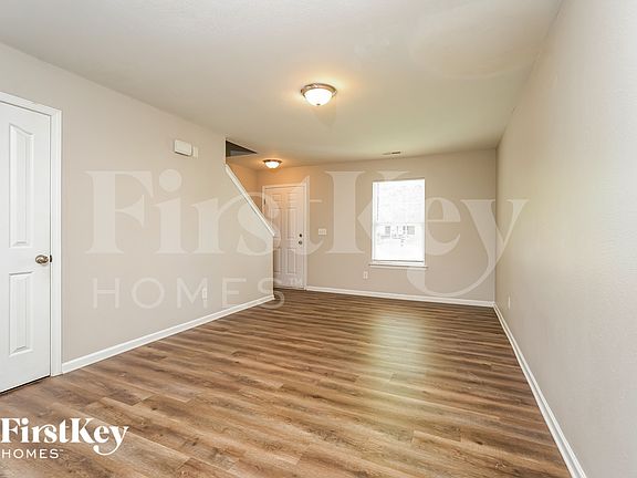 5th image of 165 Salem Trail Ct
