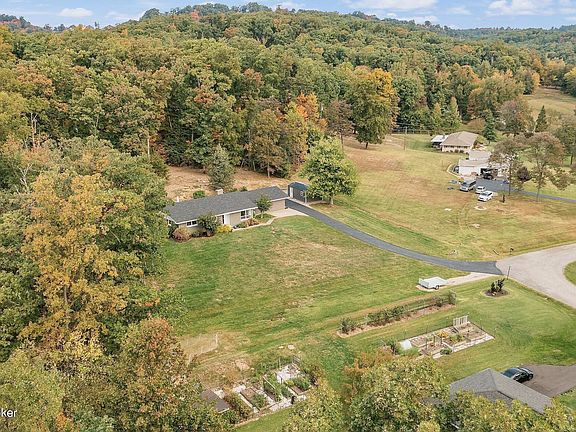 3rd image of 4239 Valley Terrace Dr