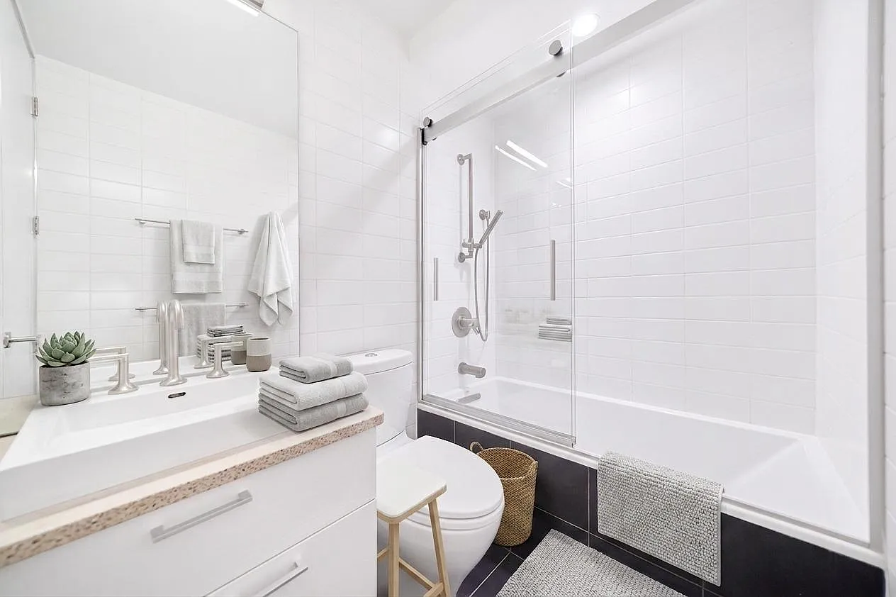 200 East 11th Street — Photo 3