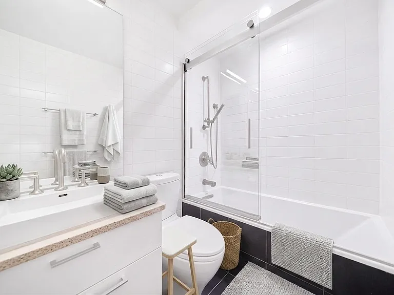 200 E 11th St #1003 — Photo 3