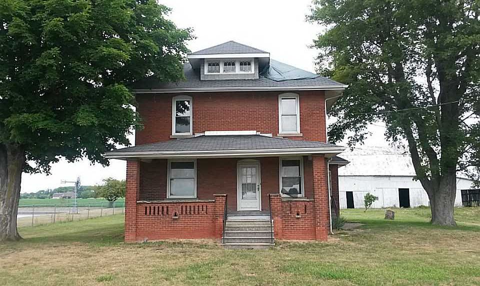 Great 2 story  brick home!