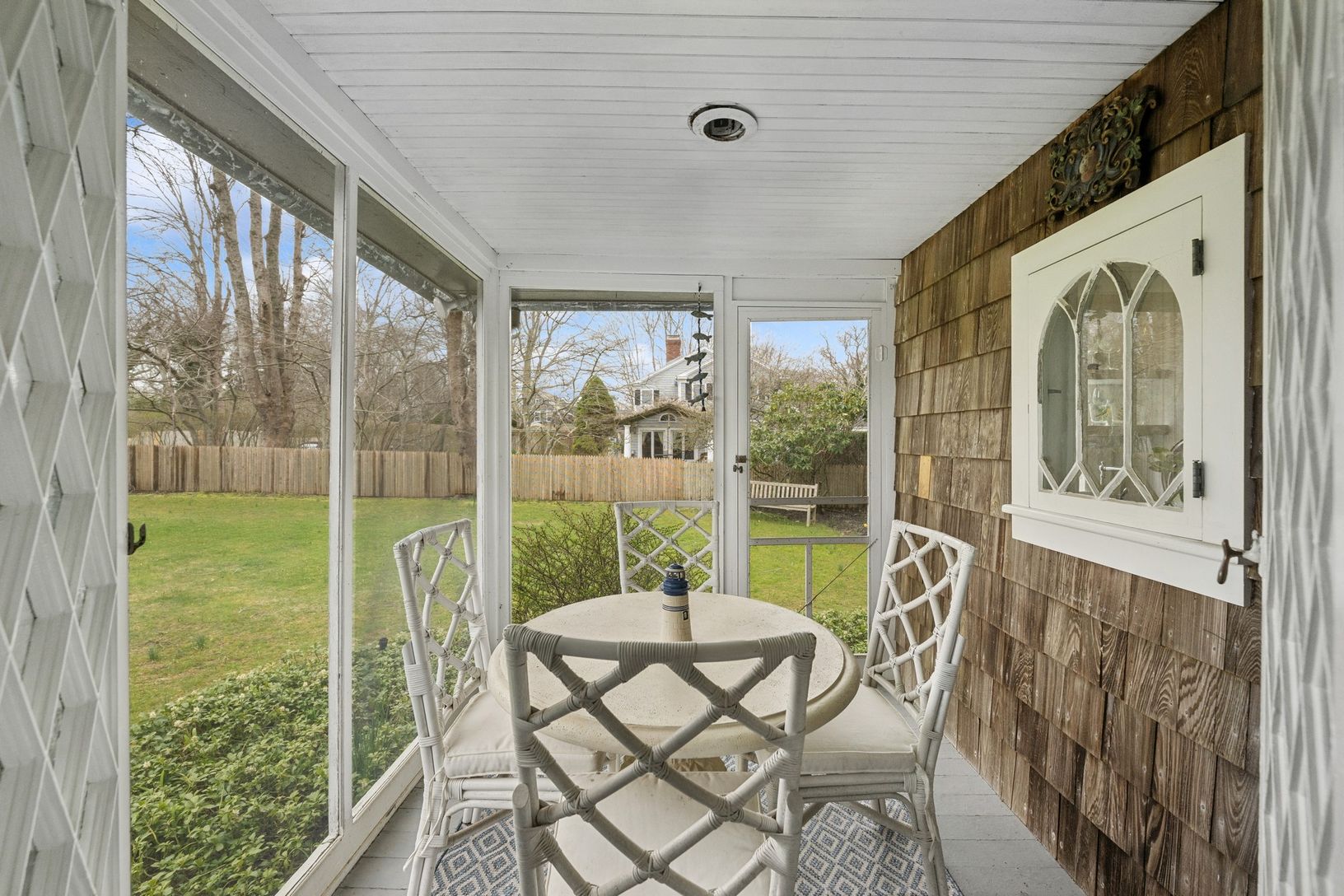  SCREENED-IN PORCH FOR BREAKFAST