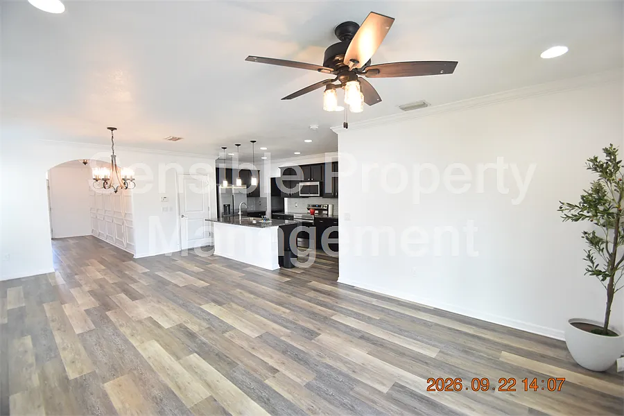 5 bed, 2447 sqft, $2,950 — Photo 4