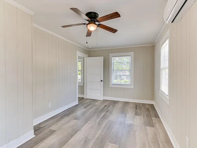 327 Meridian Ave — Photo 14