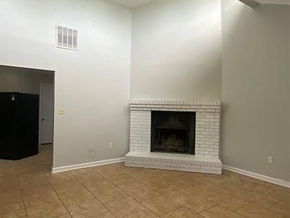 3rd image of 100 Sayemore Dr #100