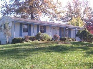 708 Vendome Ln, Ballwin, MO