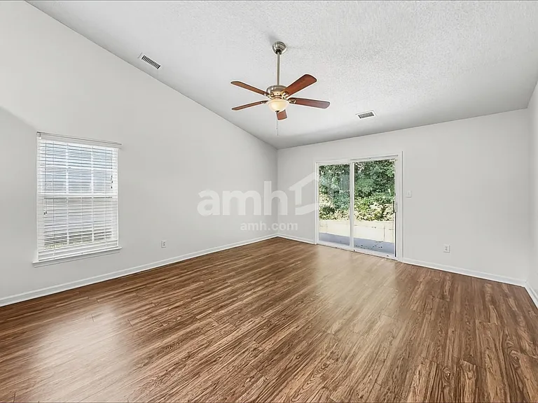 10921 Gardenia St — Photo 7