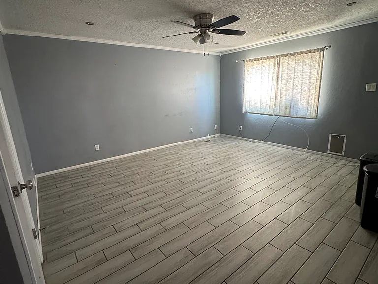 11420 Faye Ave NE — Photo 2