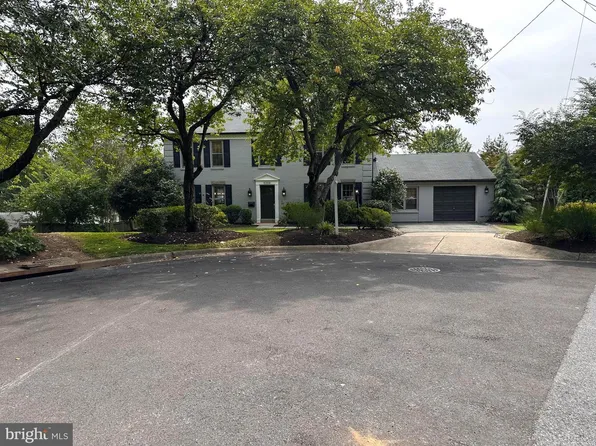 9209 Fernwood Rd, Bethesda, MD 20817