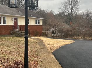 4615 Village Dr, Fairfax, VA 22030