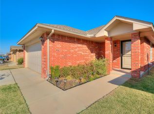 611 SW 37th St, Moore, OK 73160