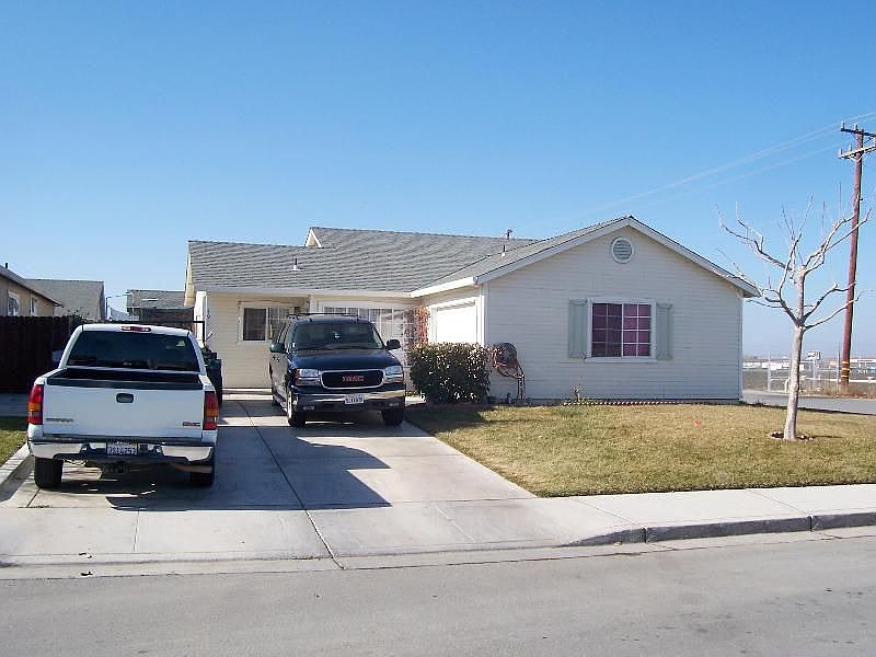1st image of 490 Primavera Dr