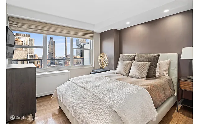 Sold by Douglas Elliman | media 24