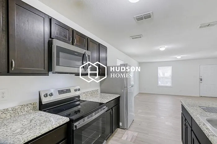 607 Texas St — Photo 4