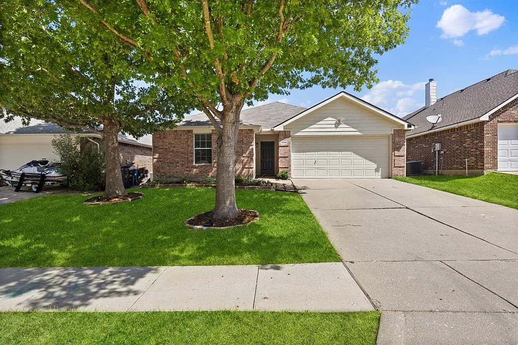 3 bed, 2.0 bath, 1439 sqft, $1,800 — Photo 1