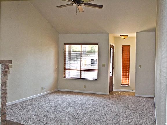 4th image of 116 Hoxsie Ct #A