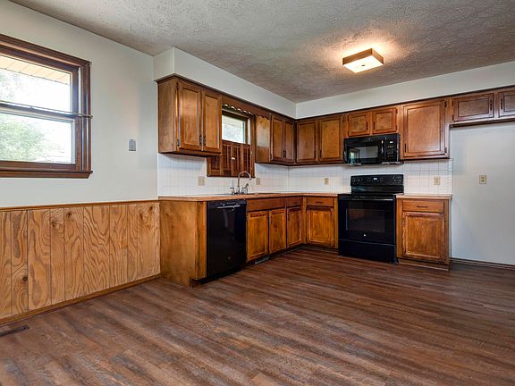 5th image of 103 N Teakwood Ave