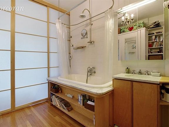 5th image of 204 E 7th St #1719