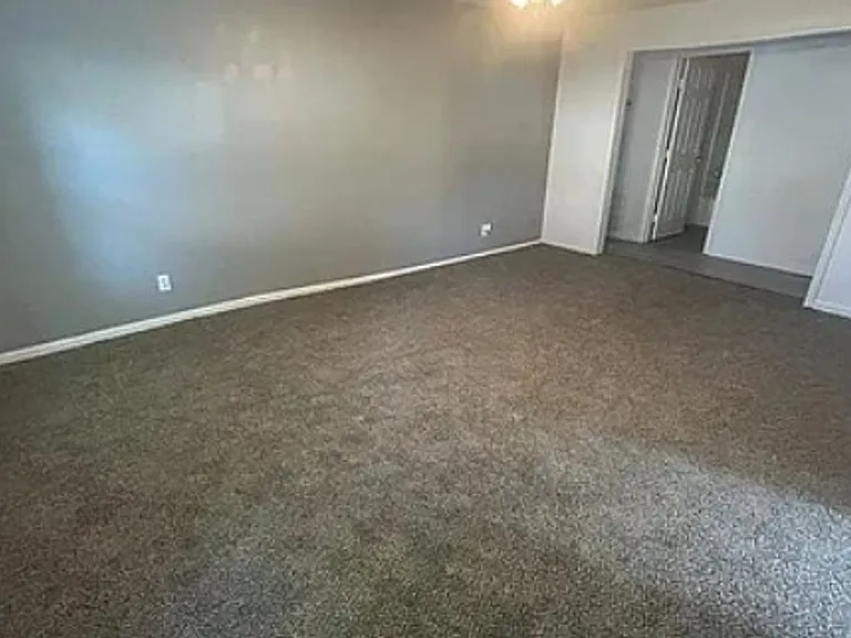 945 Howell Ave — Photo 2