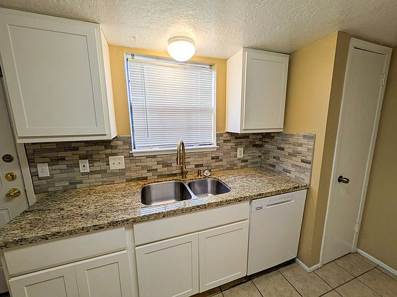 5th image of 2700 N 16th St APT 21
