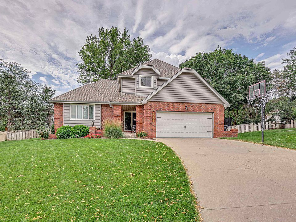 1st image of 16347 Oak Cir