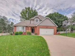 16347 Oak Cir, Omaha, NE 68130