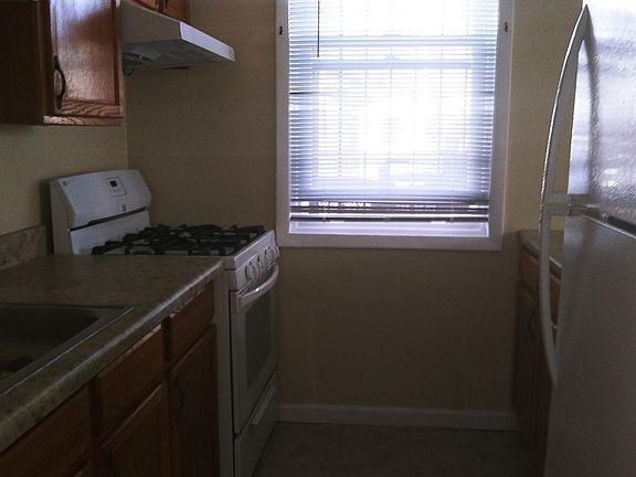 3rd image of 543 Vandalia Ave