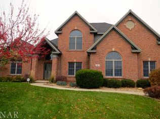 2 Mayapple Ct, Bloomington, IL 61704