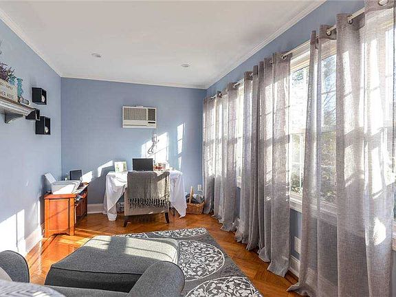 4th image of 5 Brookwood St