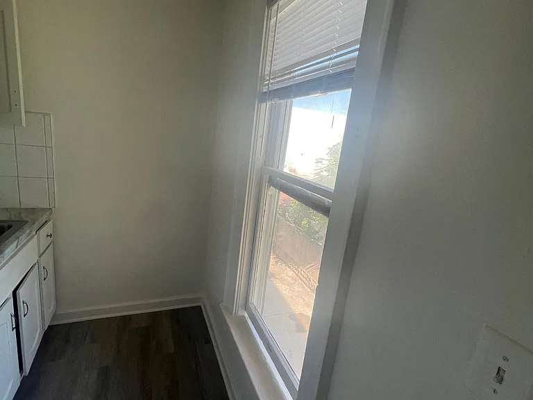 2111 S Union Ave #4 — Photo 18
