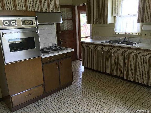 5th image of 89 Park Edge Dr