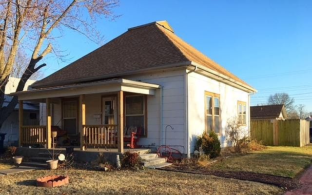 1st image of 915 W 5th St