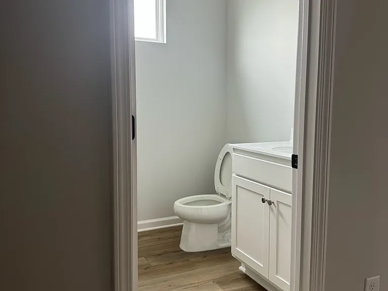 Secondary Full Bathroom