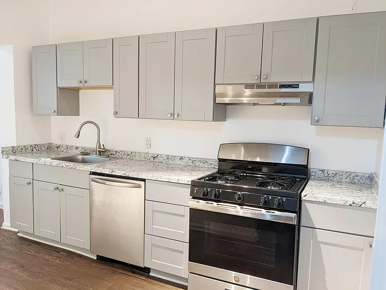 474 Holderness St SW #3 — Photo 2