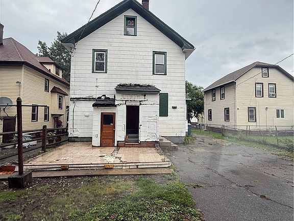3rd image of 21 Crombie St