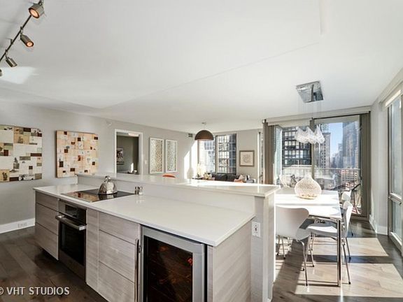 3rd image of 2 E Erie St APT 1604