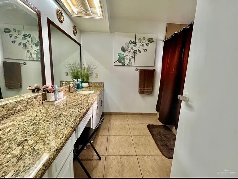2700 Parker Ln — Photo 8