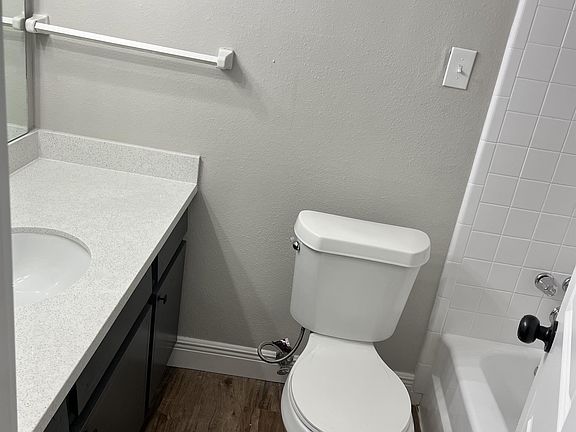 4th image of 2755 Louisiana St #40