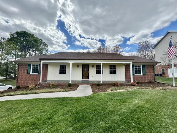 318 Stonebridge Dr, Vinton, VA 24179