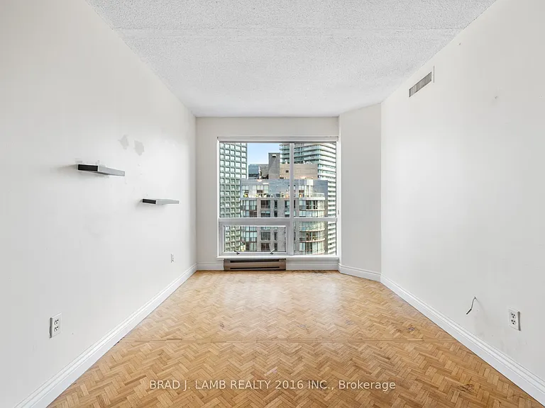 1001 Bay St #2709 — Photo 9
