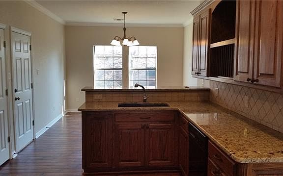 5th image of 2210 Fair Oaks Dr