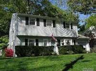 51 Court Dr, Huntington Station, NY 11746