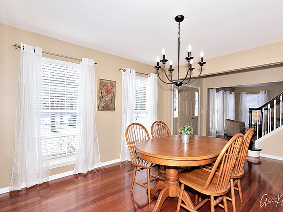 5th image of 692 Waterford Dr