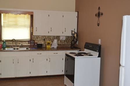 4th image of 301 College St