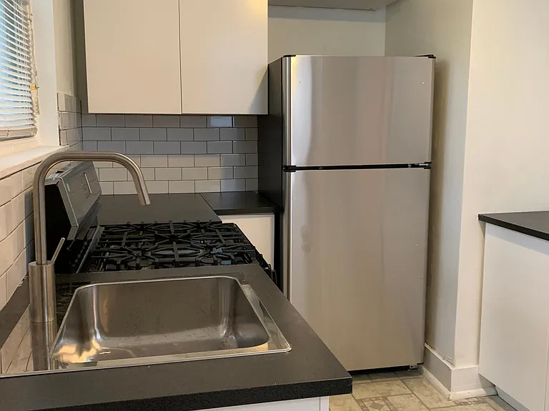 6039 Catharine St #B — Photo 17