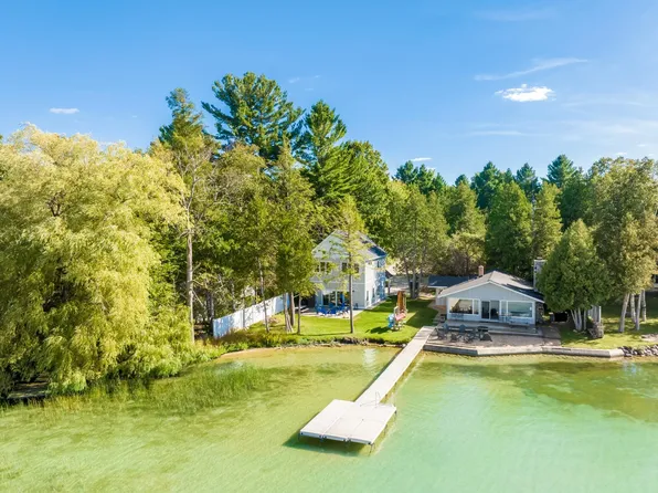 560 E Harbor Hwy, Maple City, MI 49664