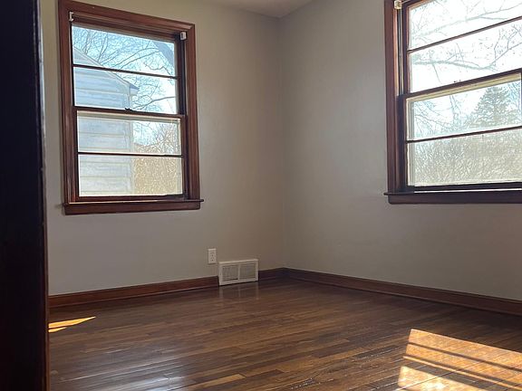 4th image of 403 E Chippewa Ave