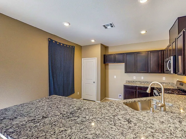 9733 Cluny Ave — Photo 13