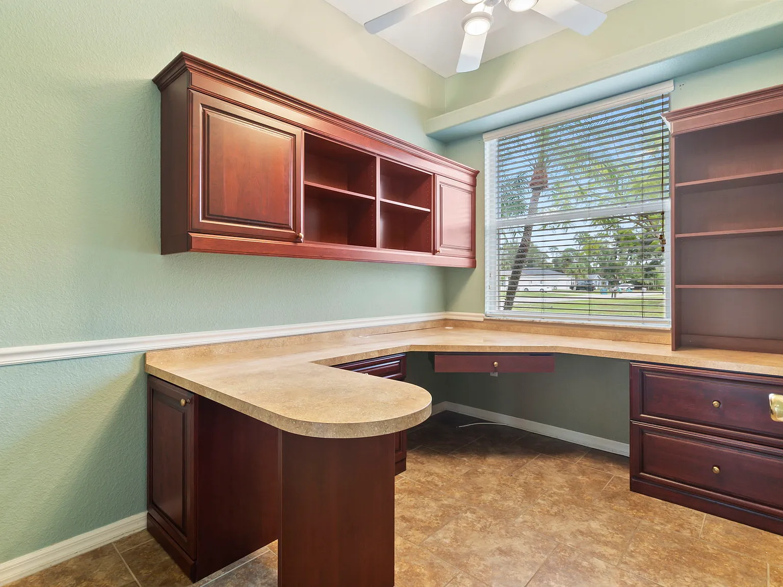 281 Hallcrest/Watral - 1 — Photo 3