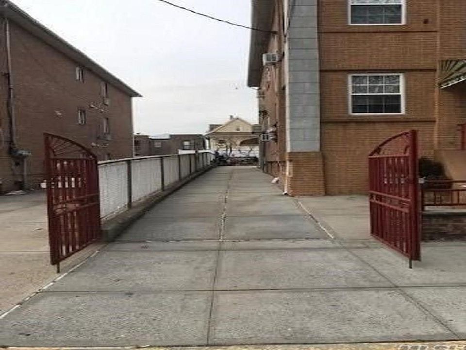 1st image of 156 Bay 13 St #4